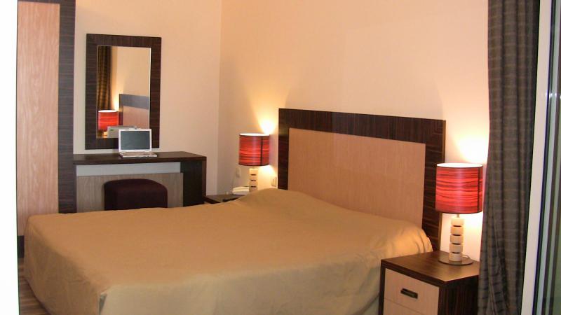 Квартира в Солнечном береге за 132 000 €  в сутки